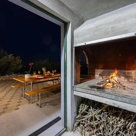 Villa Private Golden Hour With A View Of Split Area Kaštel Sućurac