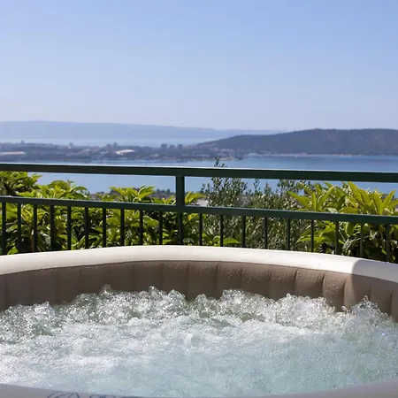 Villa Private Golden Hour With A View Of Split Area Kaštel Sućurac